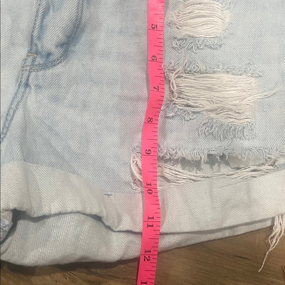 Hollister Light Wash Jean Shorts - Picture 5 of 7